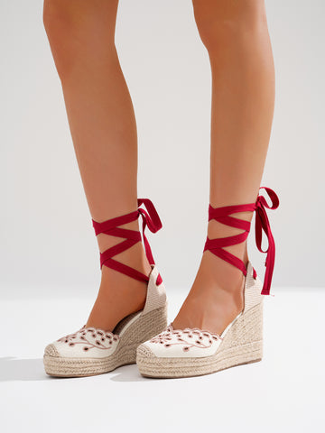 Cala Roja embroidered wedges