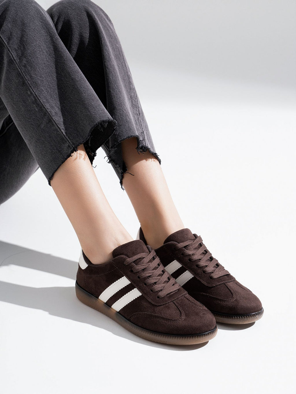 Retro chic Wine sneakers