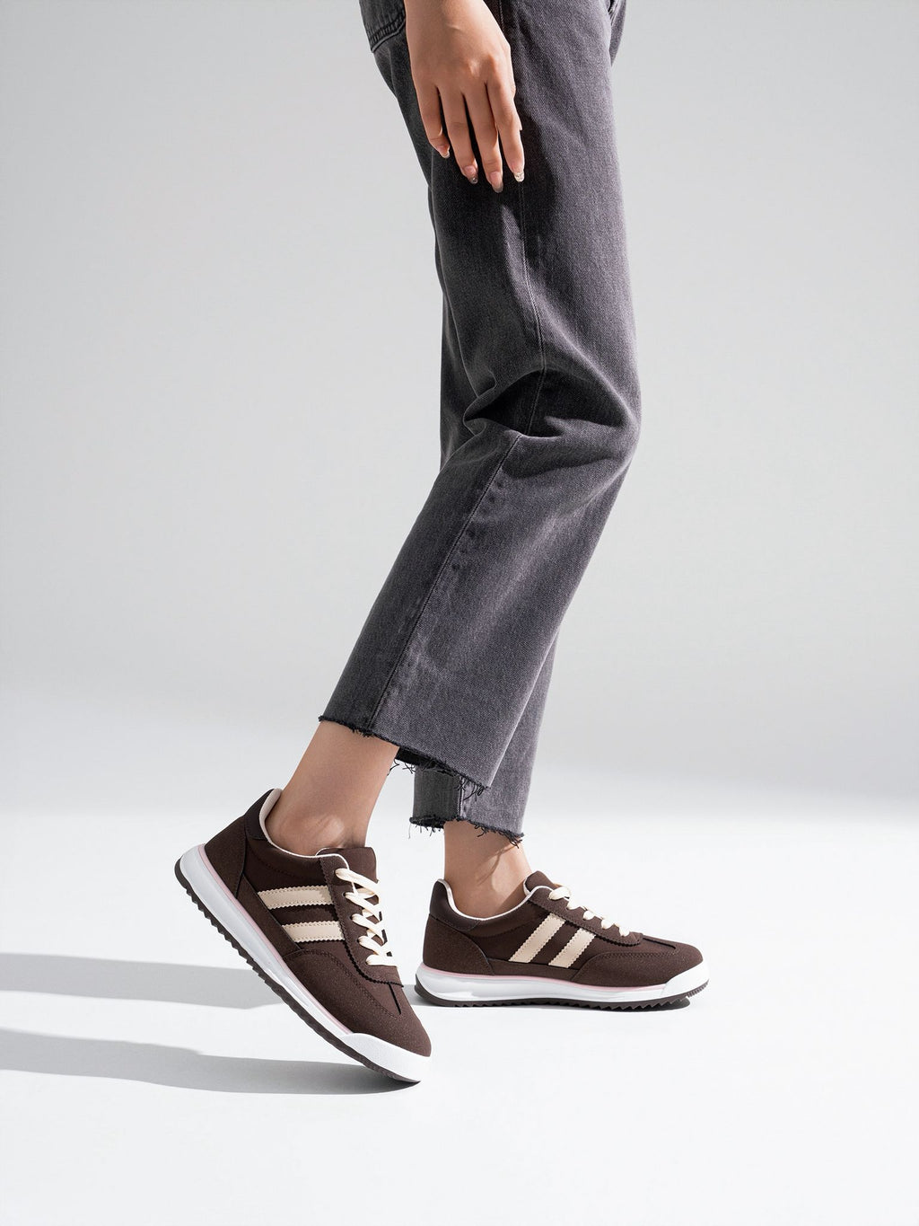 Retro chic Wine sneakers