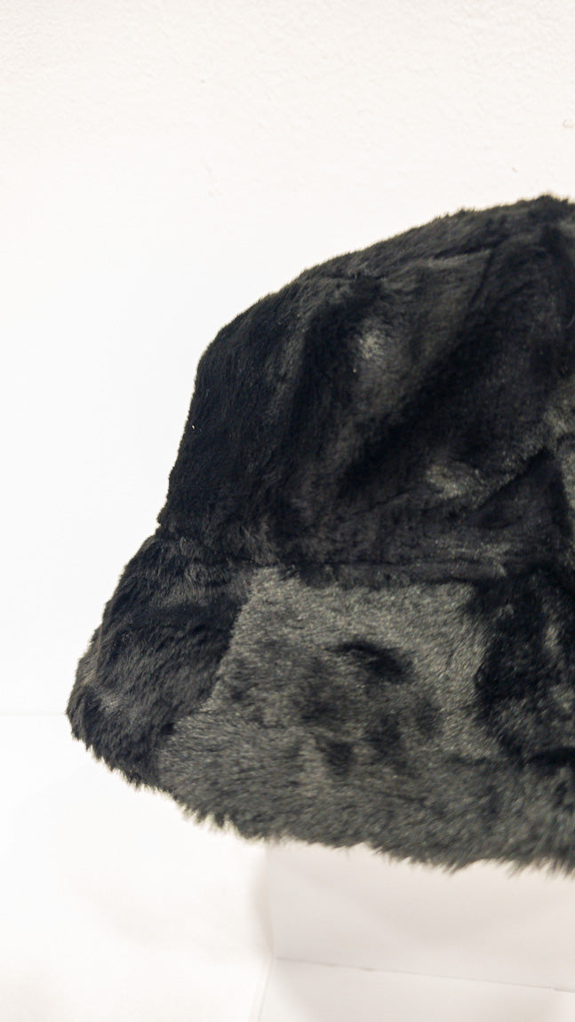 Black velvet hat Muss